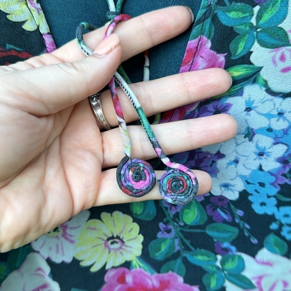 Rococo Sand Tallia ruffle bell sleeve floral top, size XS - Picture 10 of 10